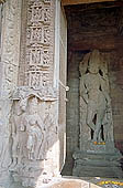 Khajuraho - Chaturbhuja temple - statue of Vishnu 